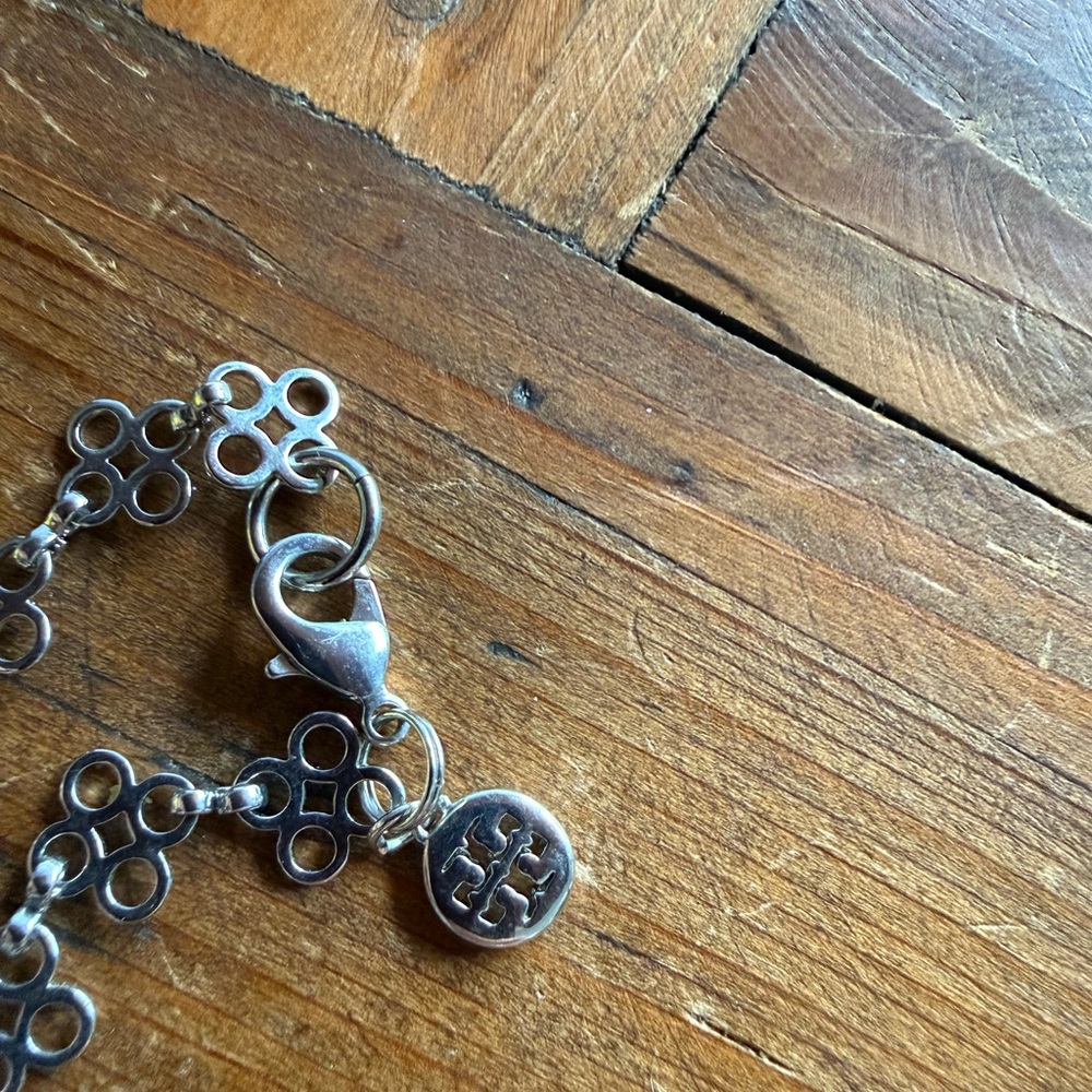 Tory Burch Silver Tone Clover Flower Chain Necklace 32” long NWOT - Picture 7 of 9